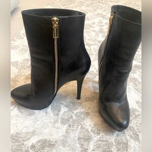 MICHAEL Michael Kors black high heeled boot with small platform. Size 7m